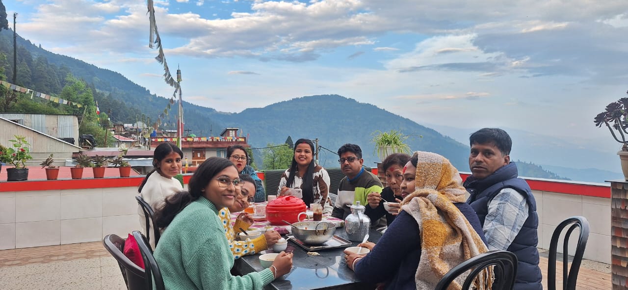 Traditional exterior of Yang The Sherpa Homestay in Majhidhura