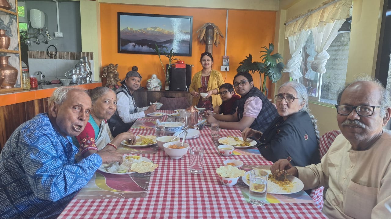 Cozy double bedroom at Yang The Sherpa Homestay Majhidhura