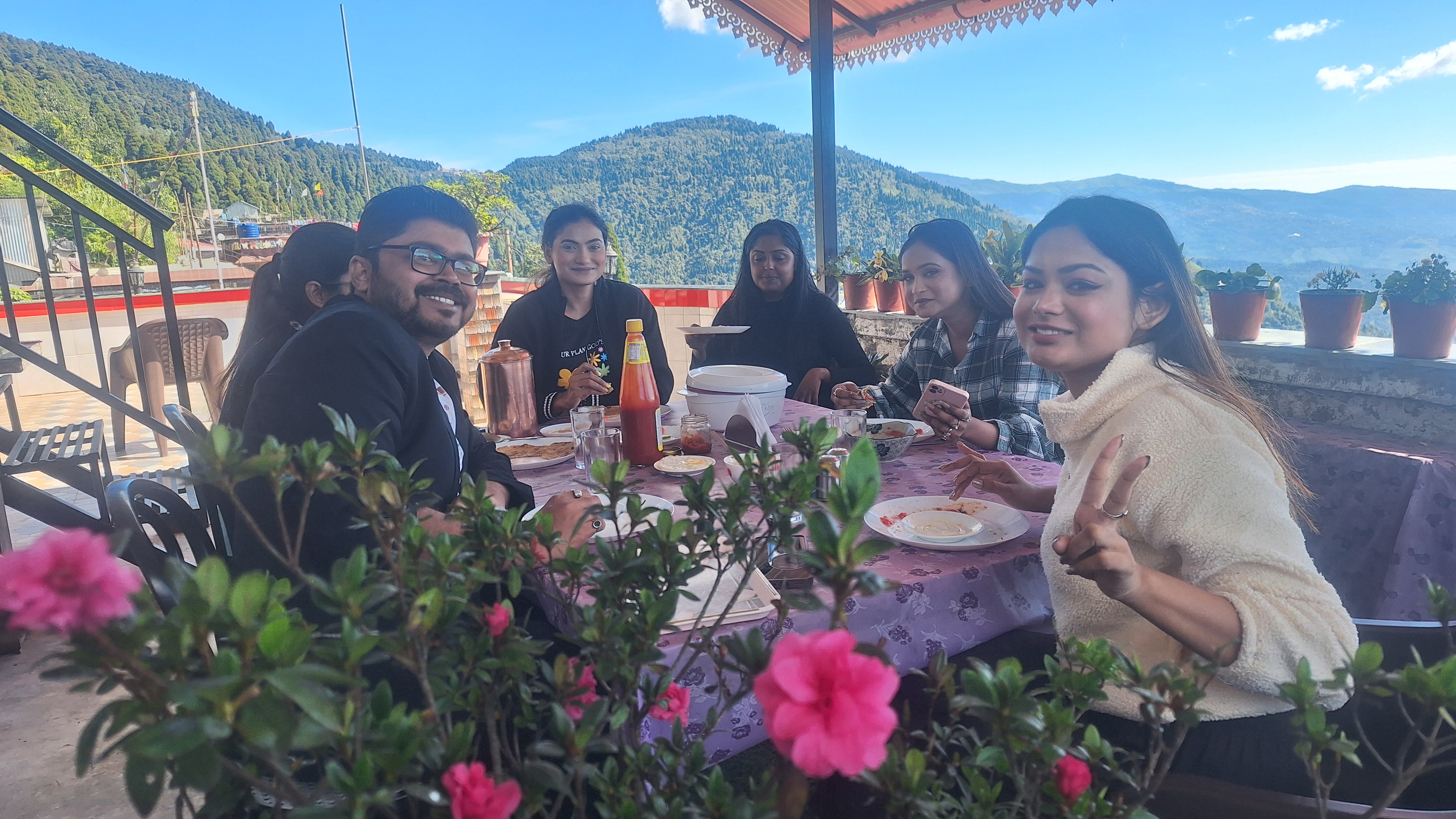Cozy double bedroom at Yang The Sherpa Homestay Majhidhura