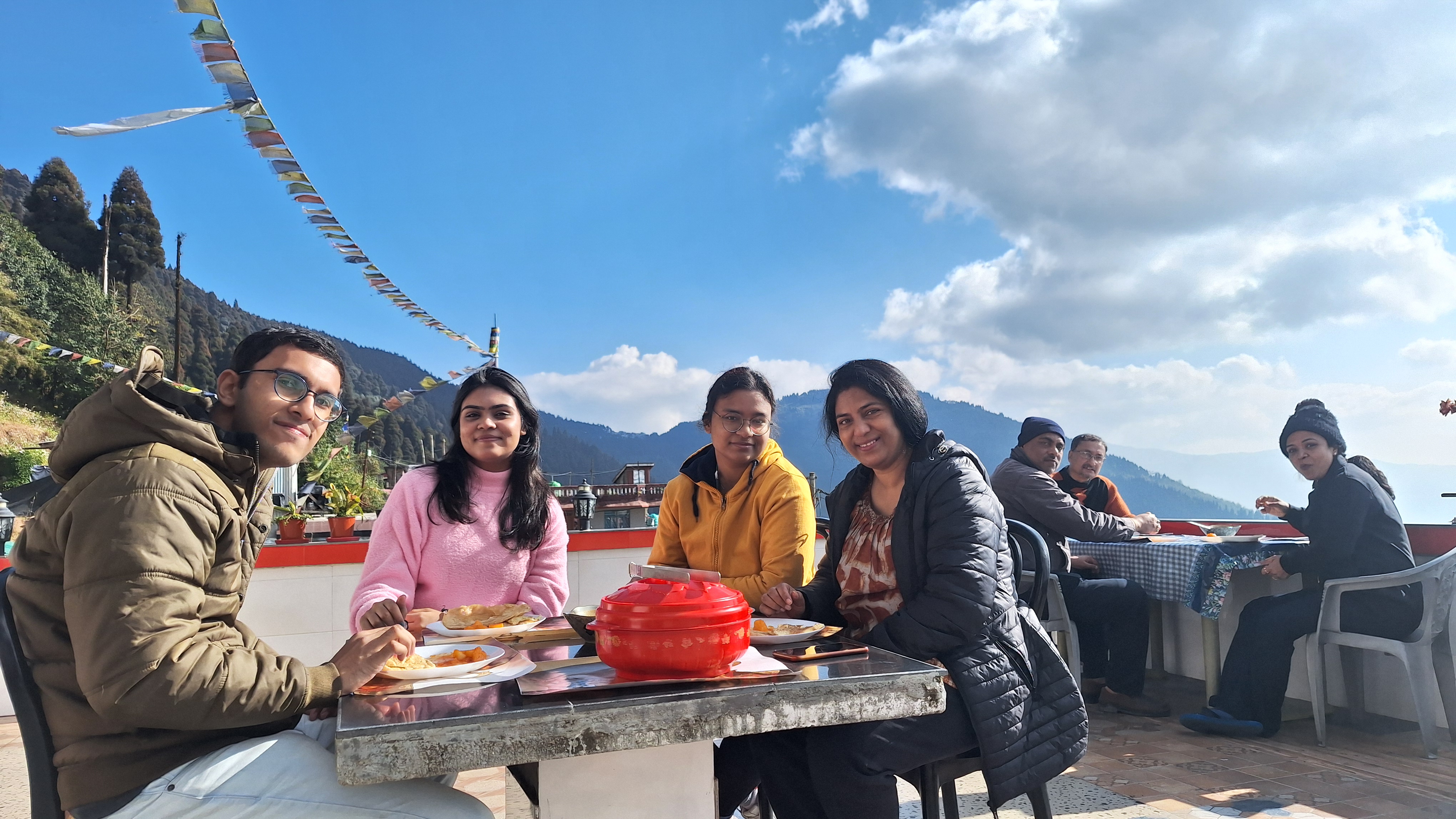 Cozy double bedroom at Yang The Sherpa Homestay Majhidhura